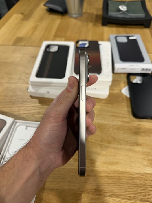 iPhone 15 Pro Max 256GB Natural Titanium + кейсове