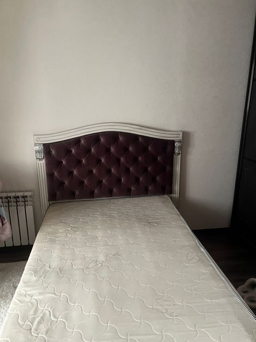 Кровать с матрасом