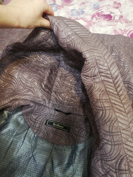 Демисезонное пальто, в отличном состоянии. .Недорого