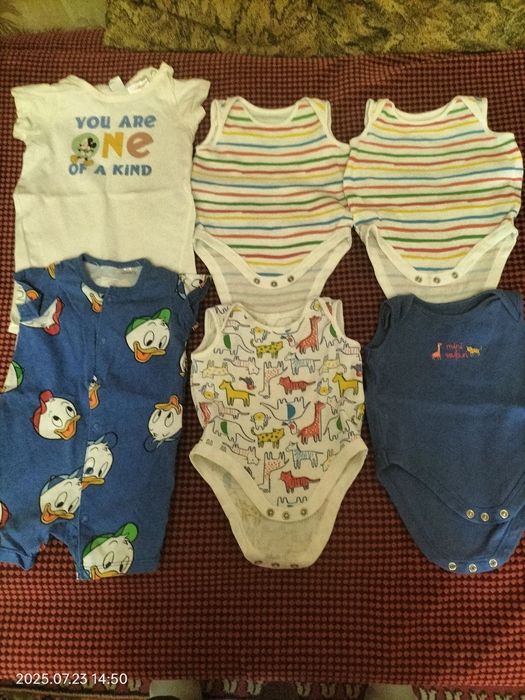 Боди для девочки.от 3-7 месяцев.размера нет