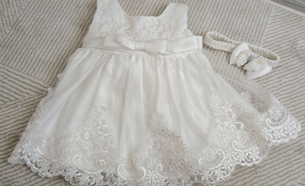 Rochita si bentita botez, superba, culoare alb,mas 3 luni