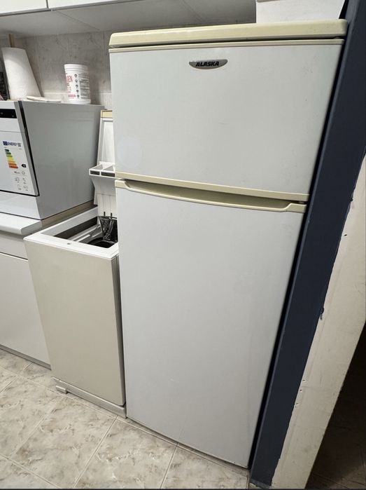 Хладилник с фризер Alaska