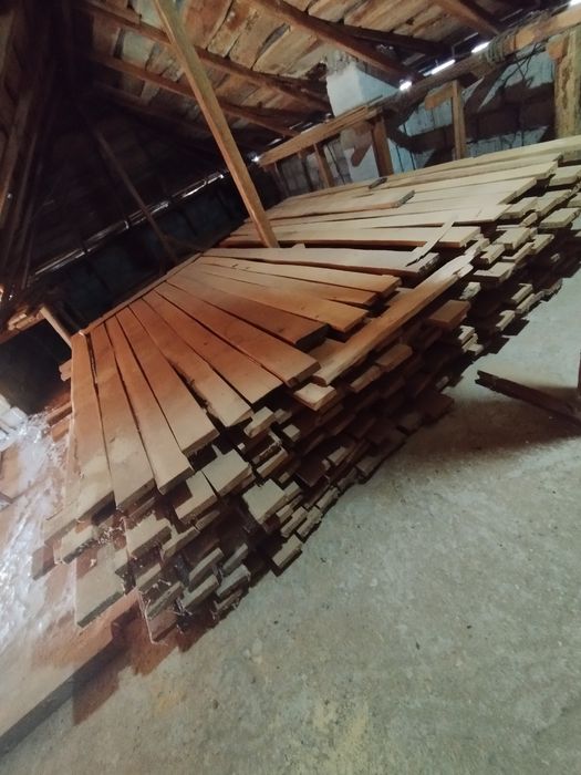 Vând cherestea de stejar uscata natural de 30 ani