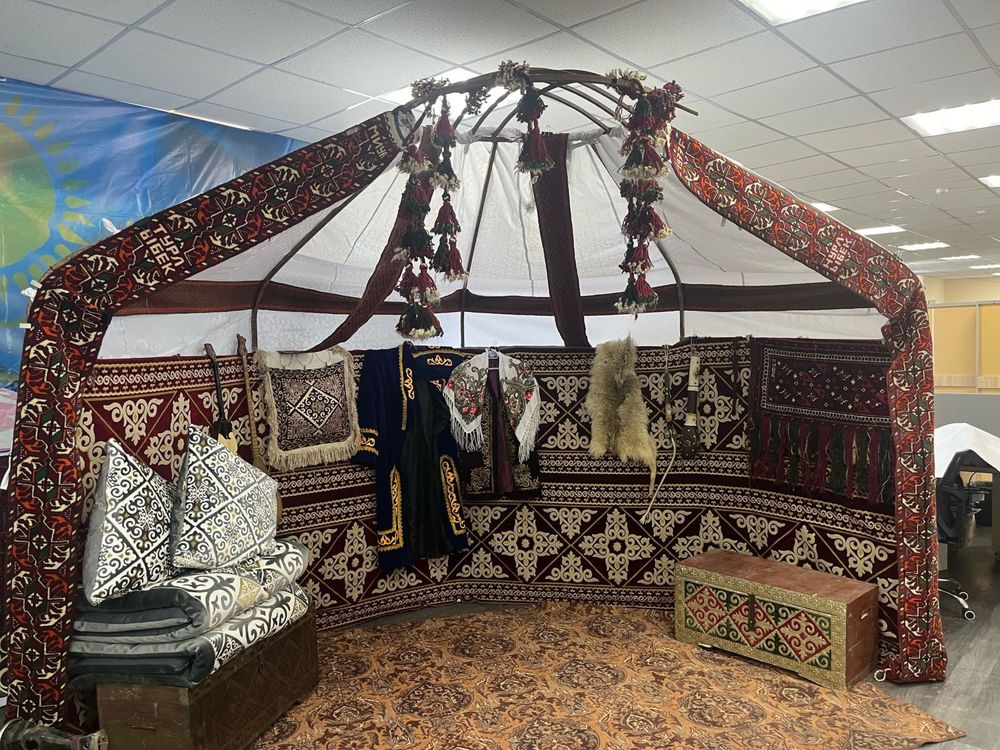 Полу юрта жартылай темир уйлер жалга  беріледібау басқұр шашақтарымен
