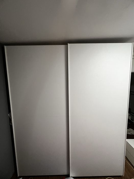 vand dulap PAL  IKEA  , cu uși glisante
