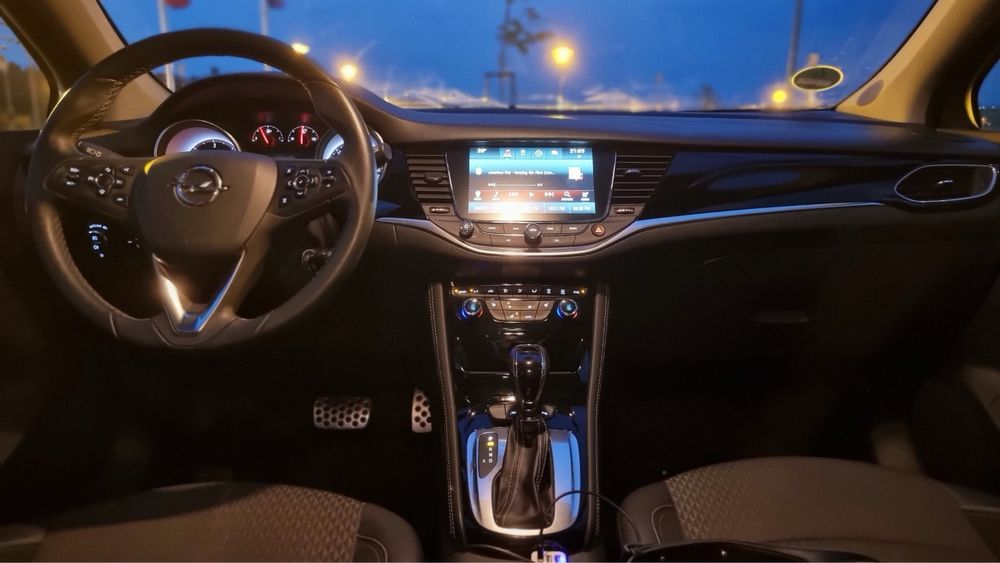 Opel Astra K-Rosu