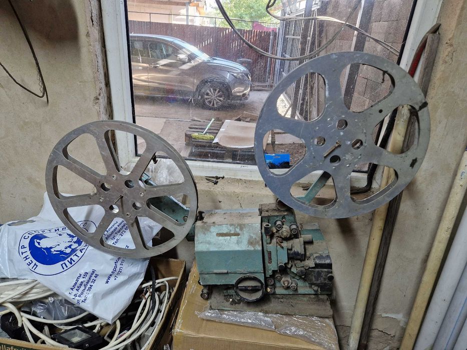 кинопроектор бобинный "Украина" времен СССР, ретро, антиквар