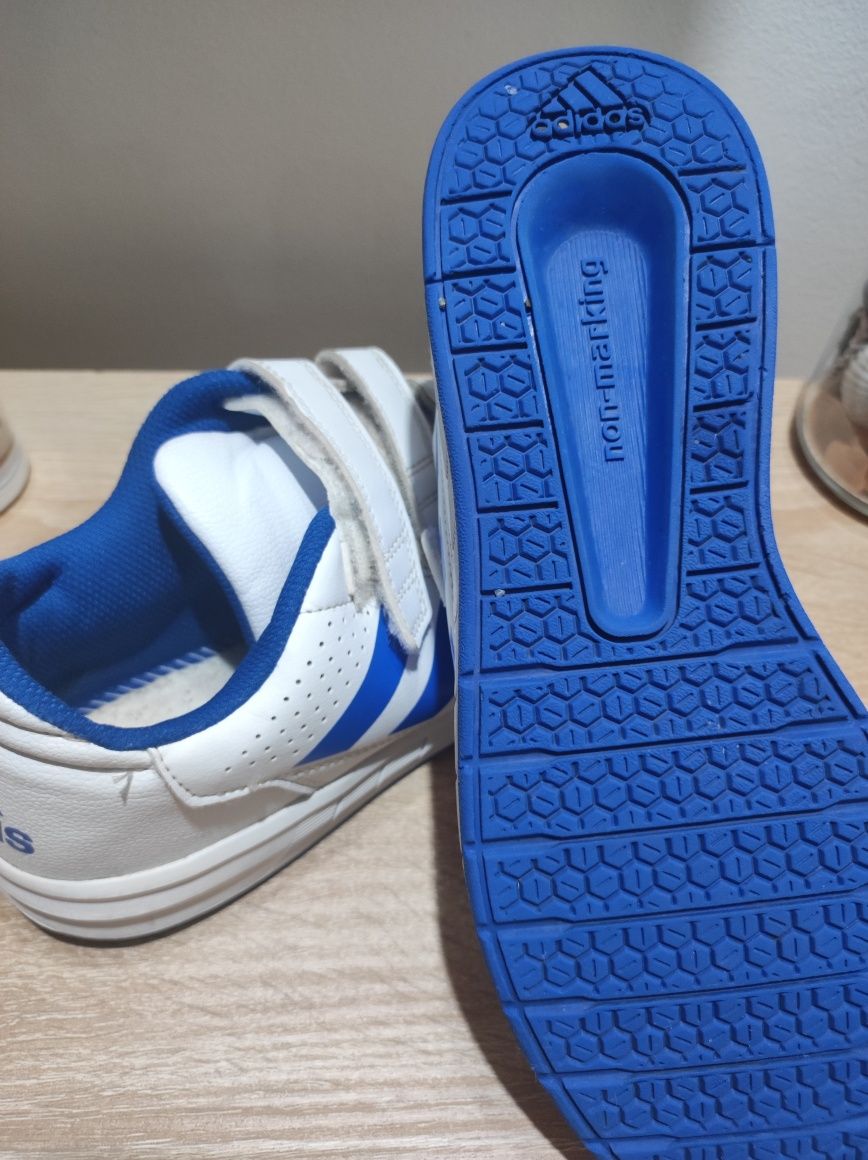 Papuci Adidas mărimea 39