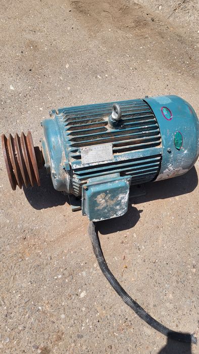 Vînd motor electric 15kw 1460rtm 380v