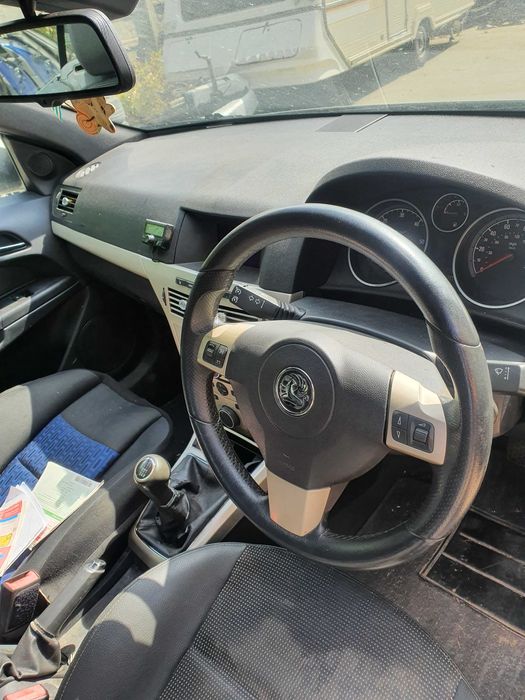 Fata completa / Piese dezemembrez Opel Astra H Cabrio (TwinTop)