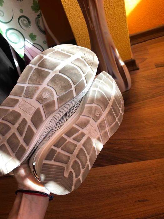 страхотни спортни обувки