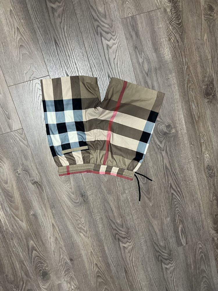 Бански burberry.