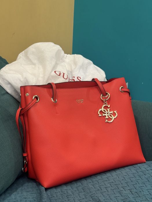 HUGO и Guess чанти