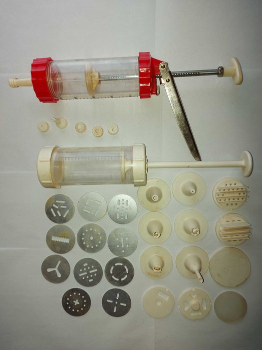 Set vechi cofetarie cu cremaliera, pentru ornat 32 piese cu sabloane