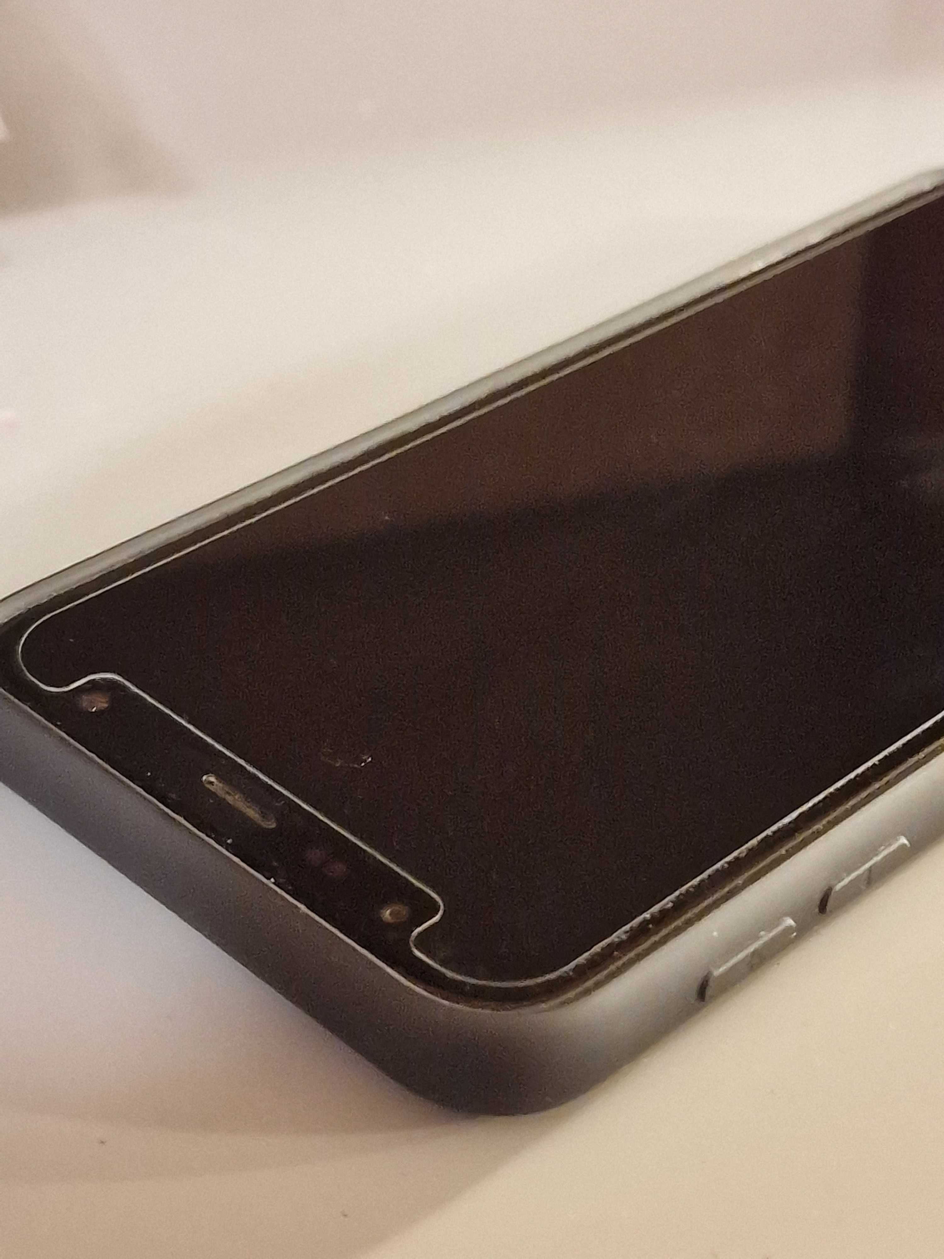 Samsung Galaxy J6+  с протектор и кейс