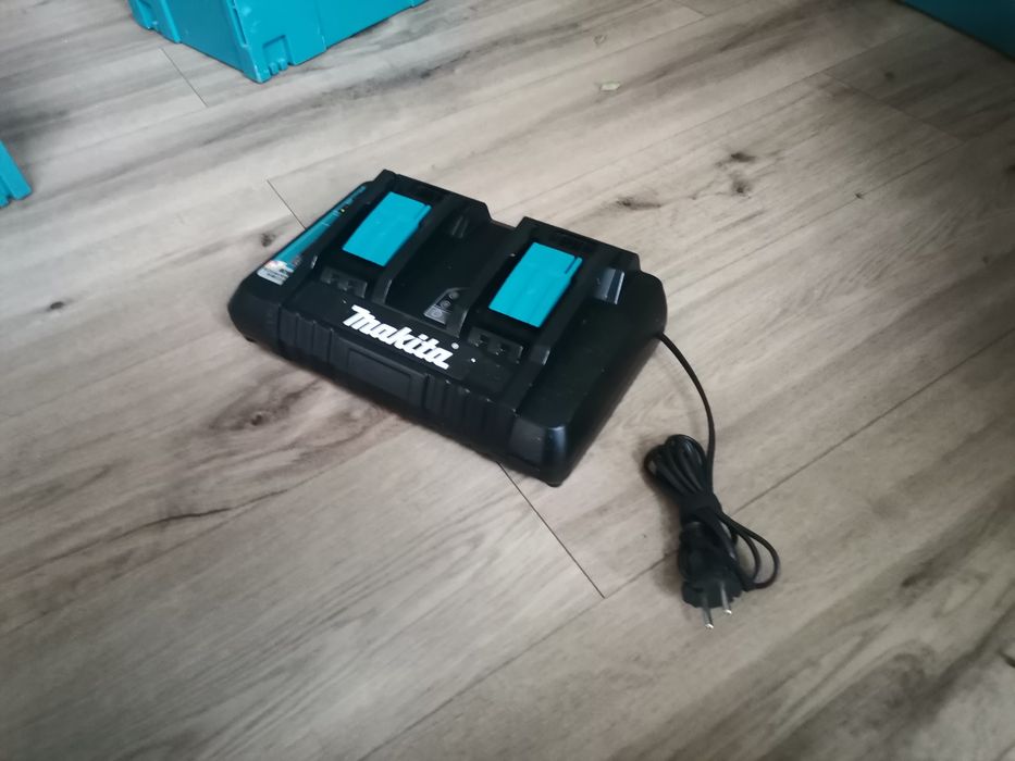 Makita Încărcător dublu