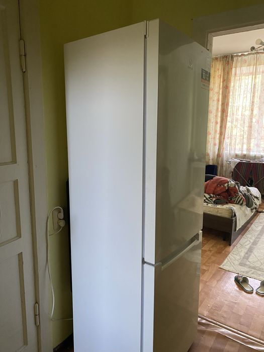 Срочно продаю холодильник