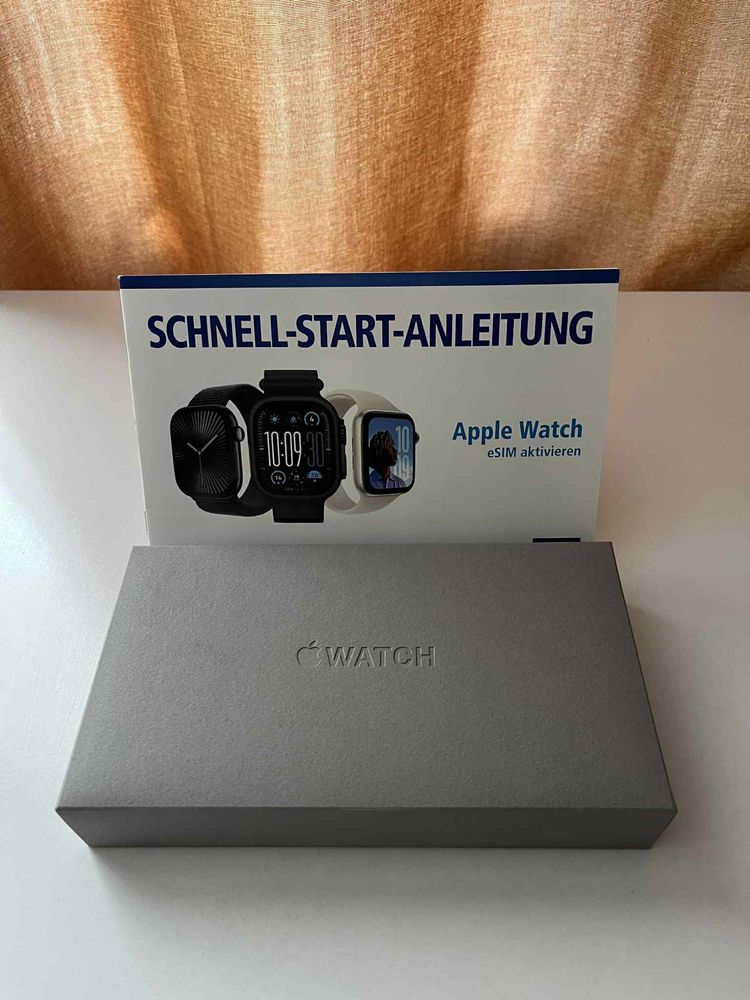 Apple Watch Ultra 2 49mm Black Titanium Dark Green Alpine Loop