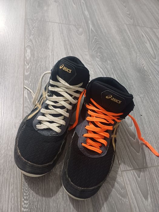 Ghete de lupte asics