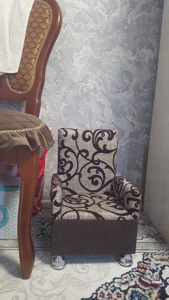 Detskiy kreslo sotiladi