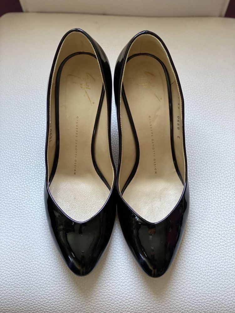 Giuzeppe zanotti design лачени токчета 39