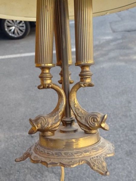 Superbă lampa pentru birou,noptiera cu talpa din bronz masiv și abajur