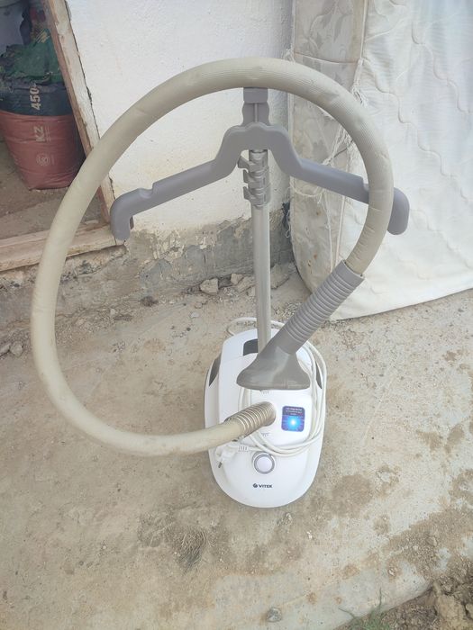 Паровой утюк. В отл состояний.