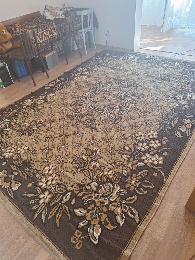 Covoare 2.40/3.40  150 lei buc