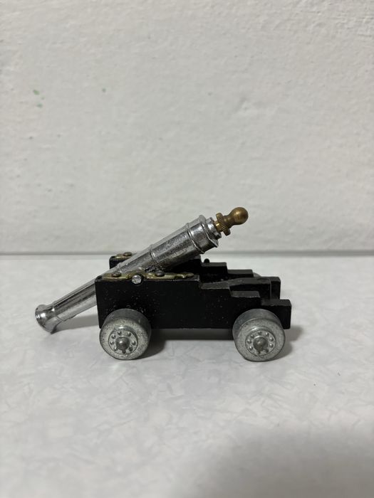 Tun din metal pentru colecție