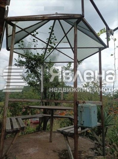Две сгради и земя с. Обел на 5 км от ГКПП Логодаж