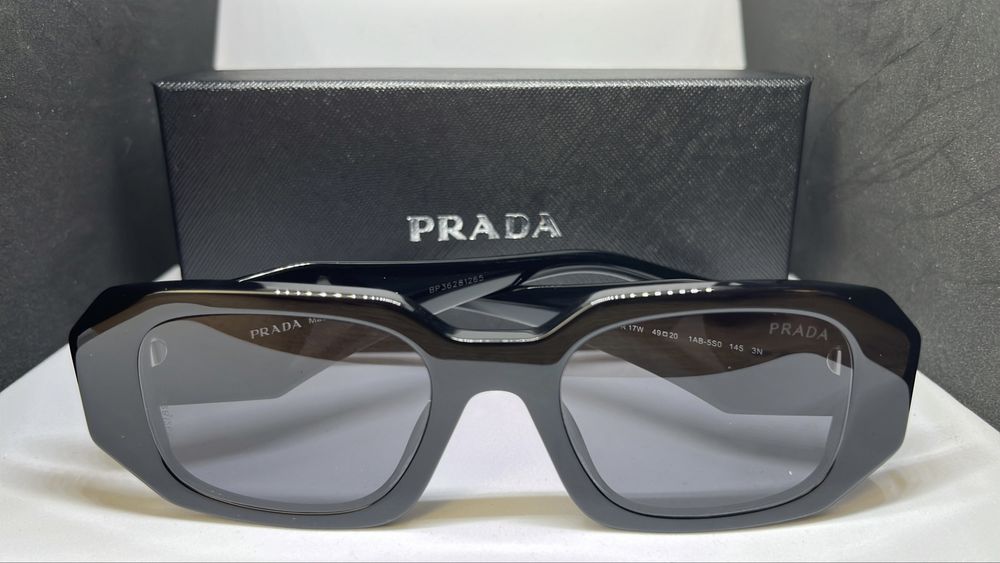 Слънчеви очила Prada