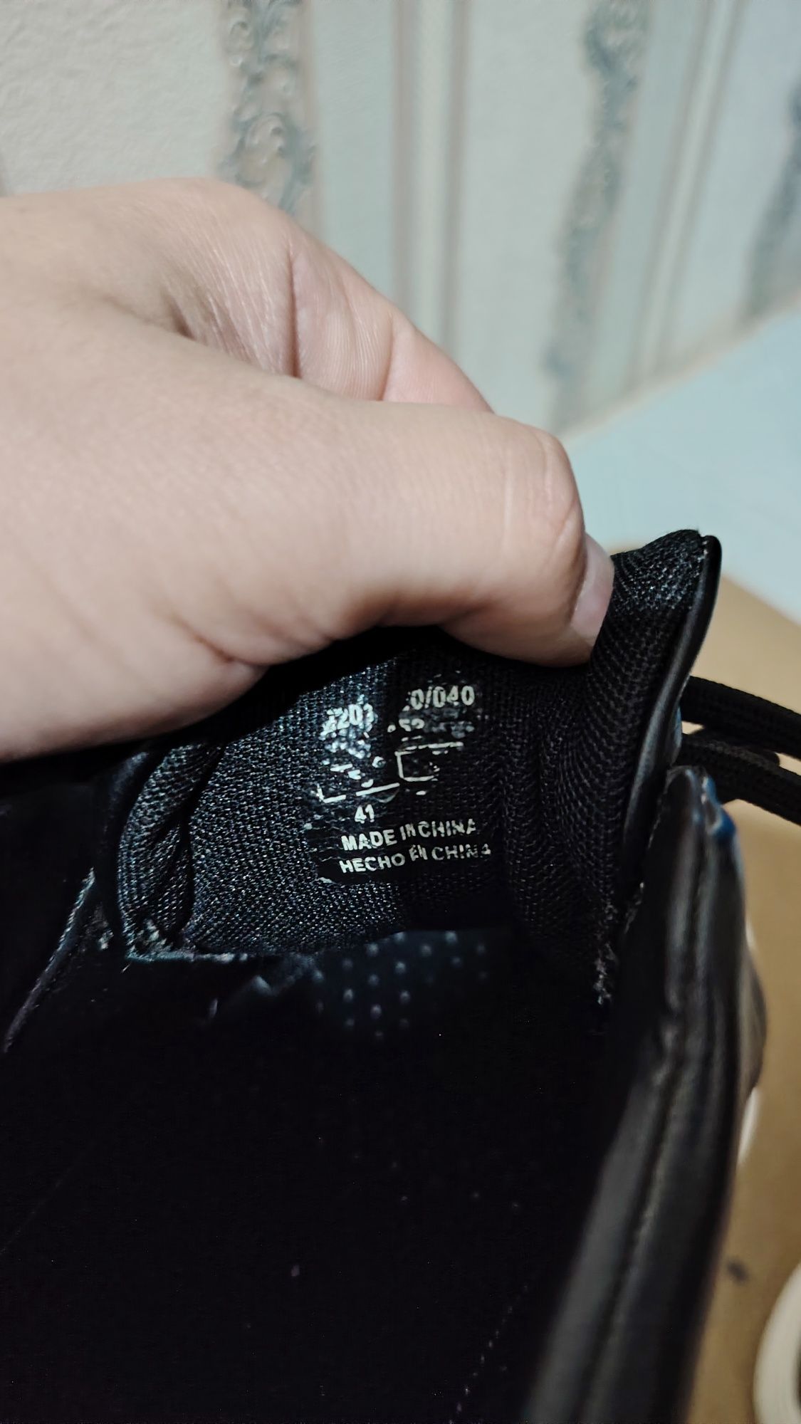 Zara крассовка сотилади срочно