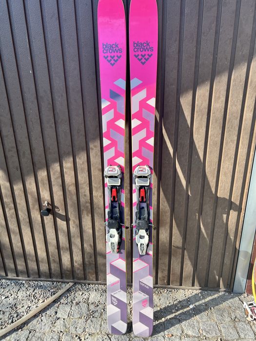 Black crows corvus (freeride, ski tura)