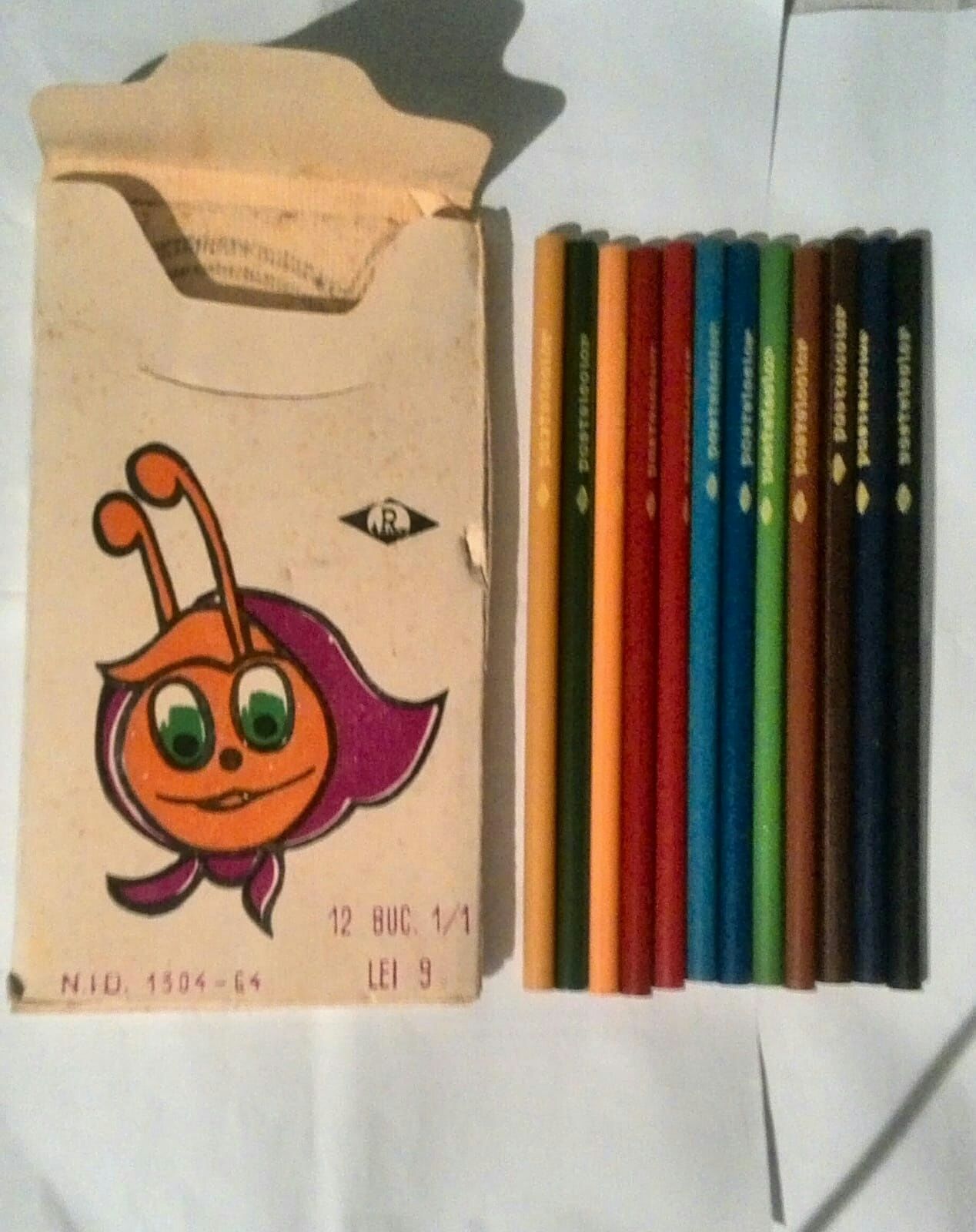 Vând sau schimb cutie cu creioane colorate din perioada comunismului.