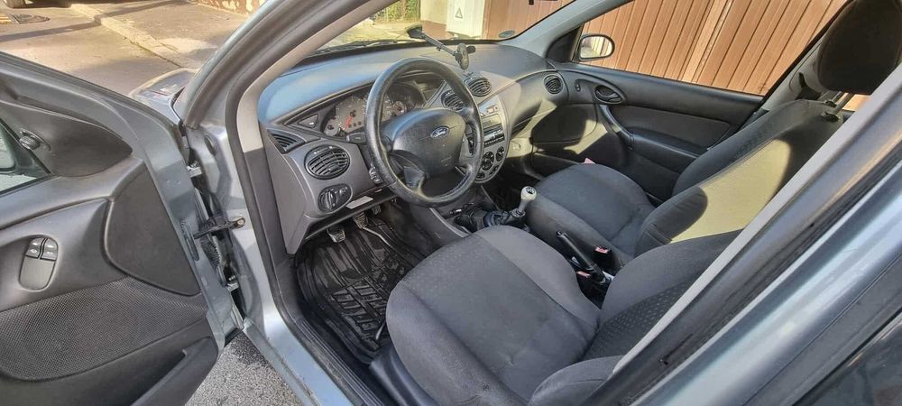 Vand Ford Focus 1600 cmc Breack Benzina anul 2004 Inmatriculat