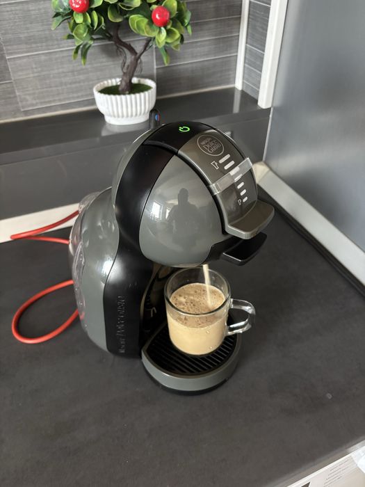 Aparat de cafea cu capsule Dolce gusto