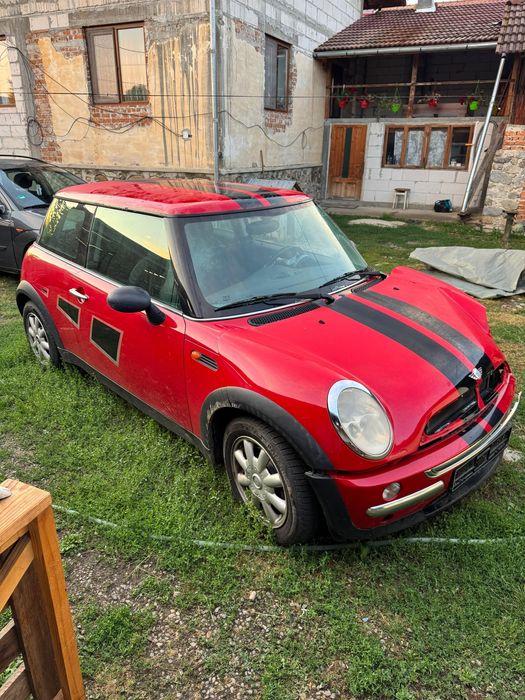 Dezmembrez sau vând întreagă Mini One 1.6 benzină.