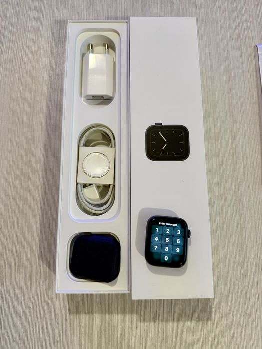 Продавам Apple Watch 5S 44мм