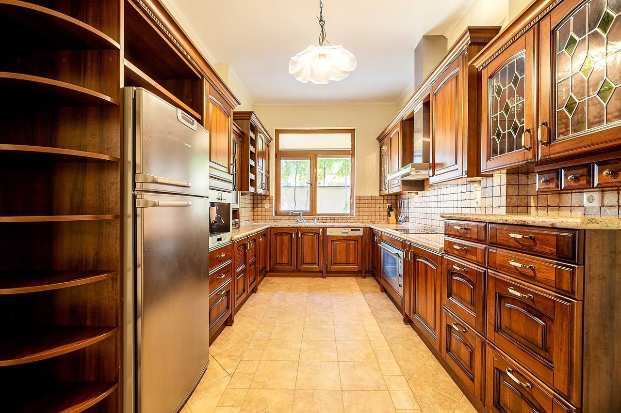 Продава се Къща в Варна, м-т Евксиноград - 660 кв.м за 1591 €/кв.м - Снимка #4