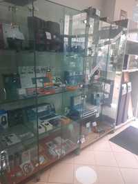 Rafturi si vitrine magazin