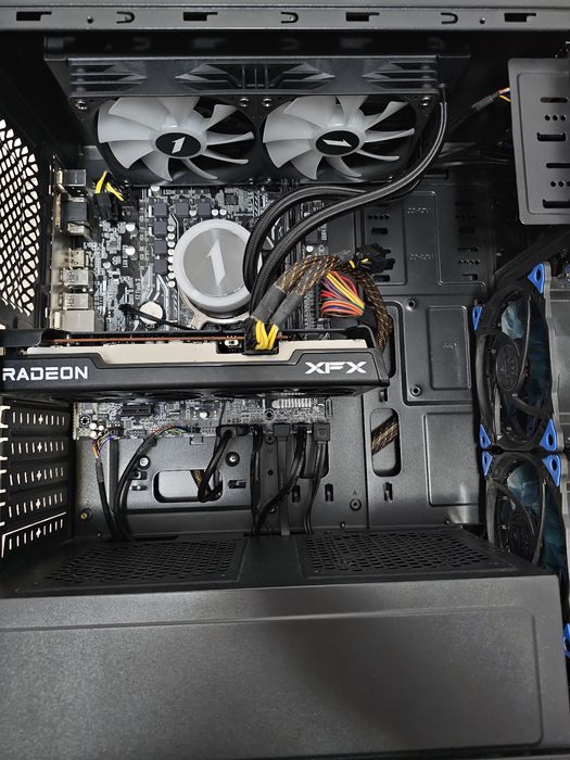 PC  GAMING Ryzen 5800x  Rx 6600 8gb, 16gb ram, cs 2 -250-400fps