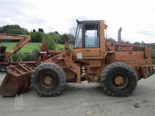 dezmembram incarcator frontal case 621 -ult-011540