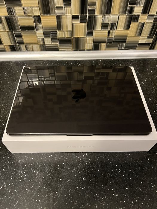 MacBook Air M2 2022 – 8GB/256GB – Ca Nou – 75 cicluri – Full Box