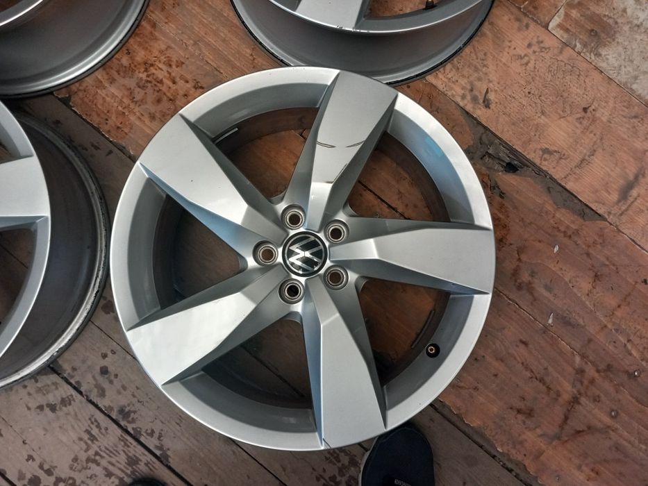 Jante vw r17  T Cross 5x100 et 39