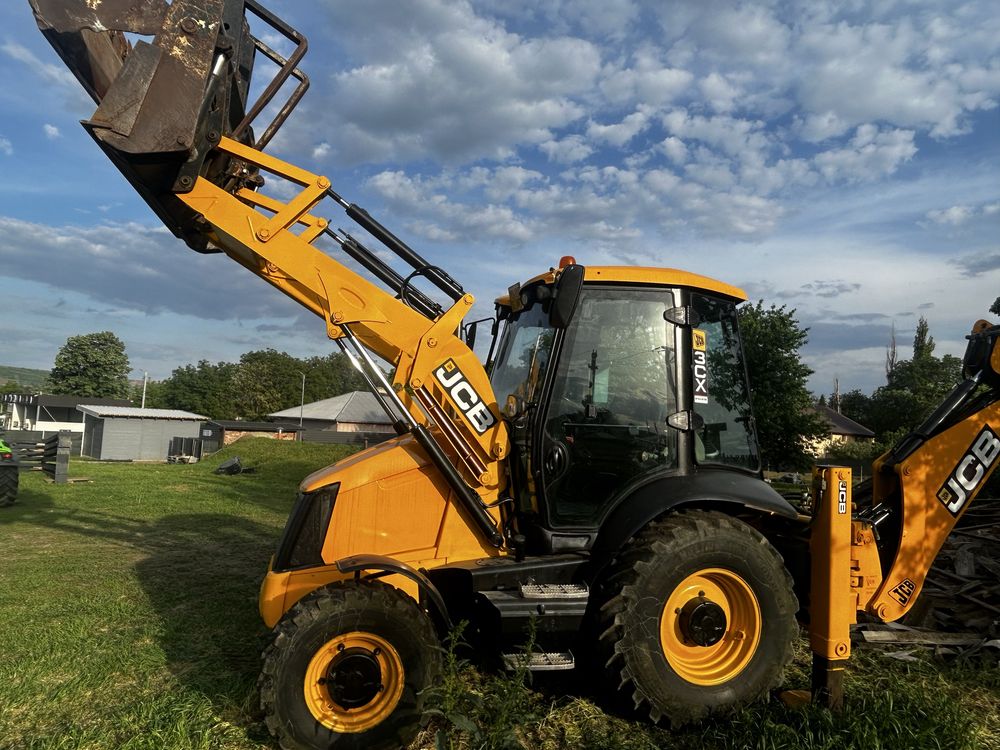 Buldoexcavator JCB