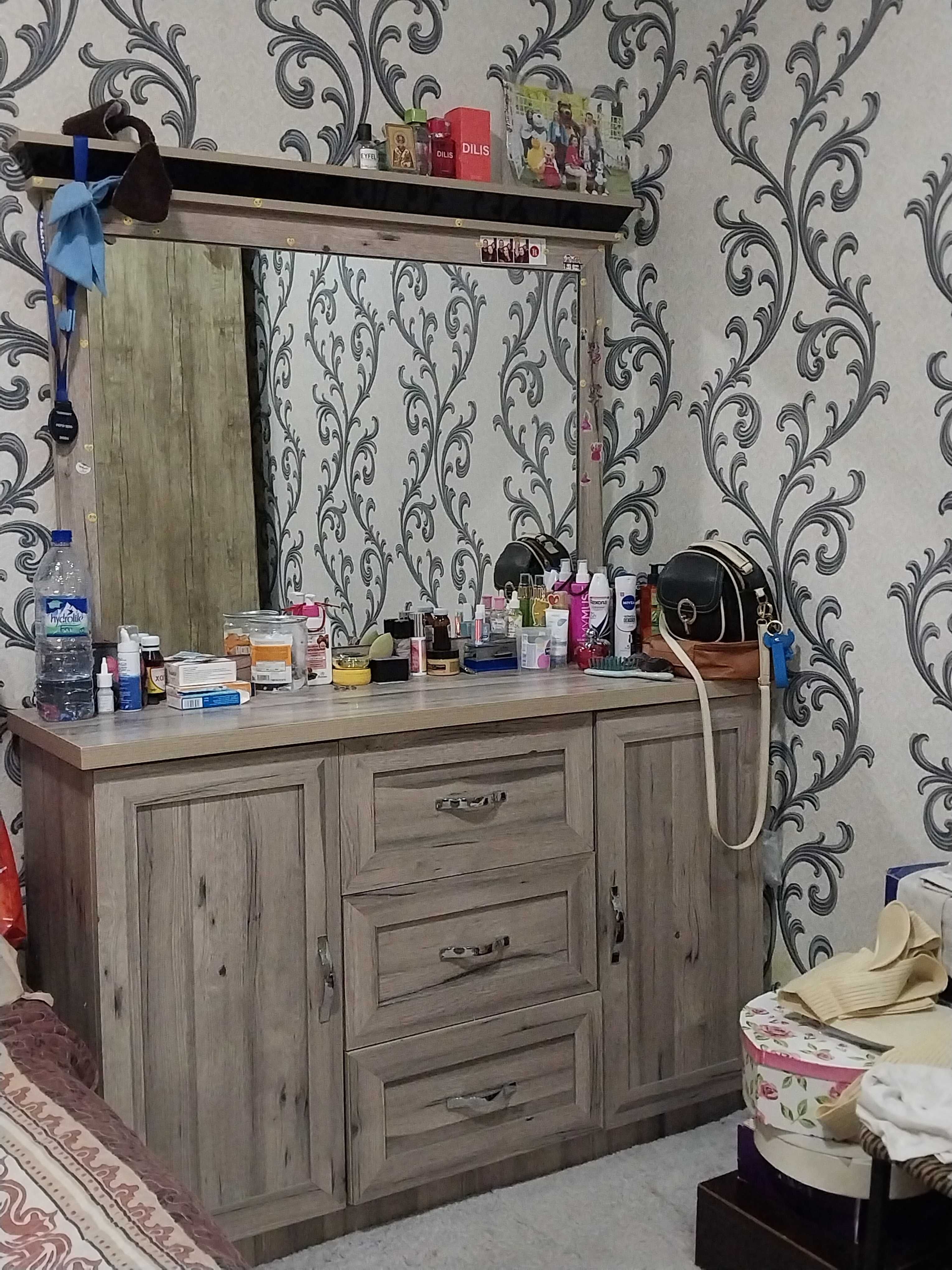 Двухспальняя кровать , шифонер