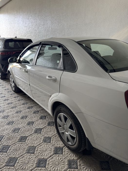 Lacetti 1.6 avtomat sotiladi narxi otberiladigan joyi bor