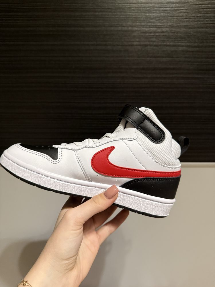 Nike court borough mid 2