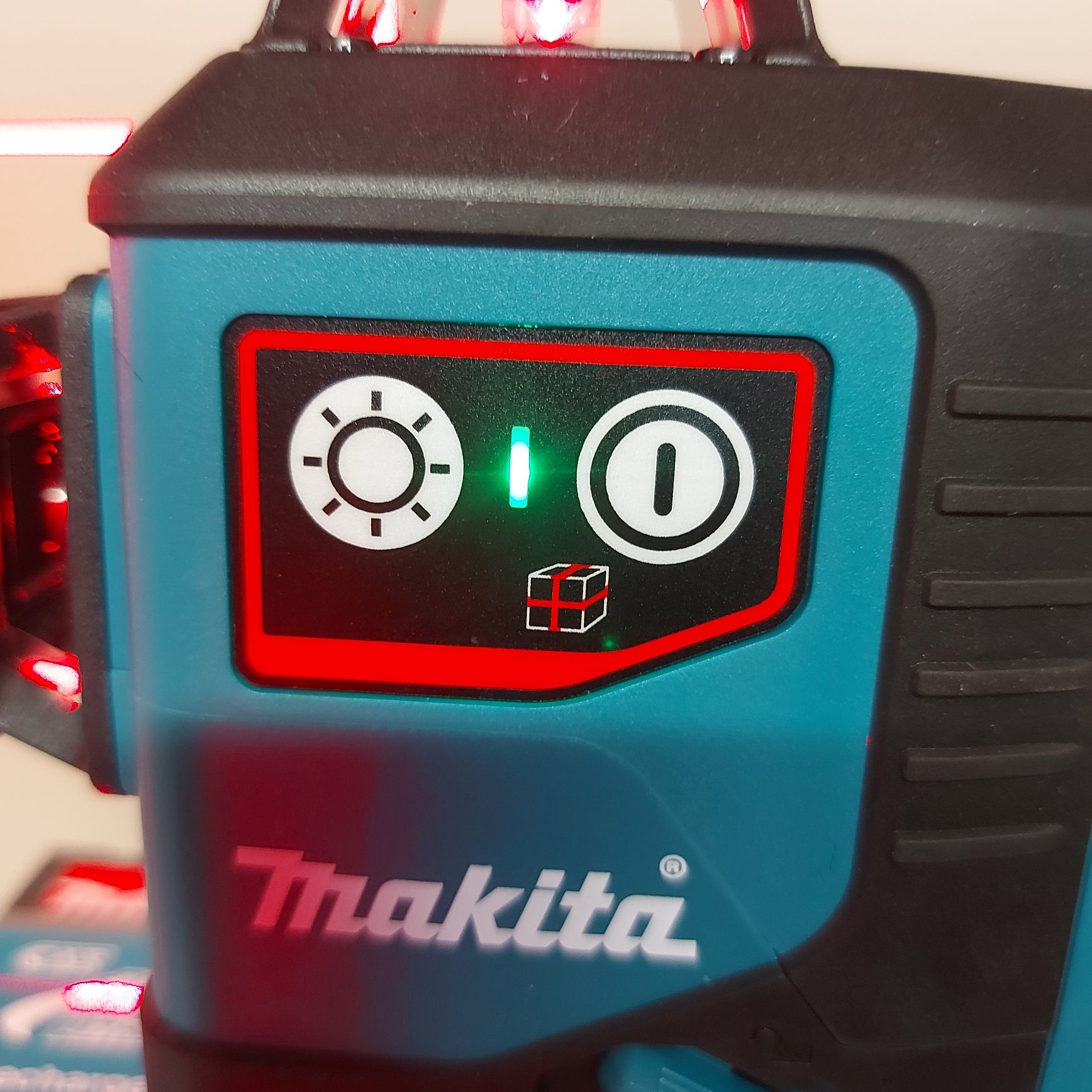 Makita SK700D многолинеен червен лазерен нивелир