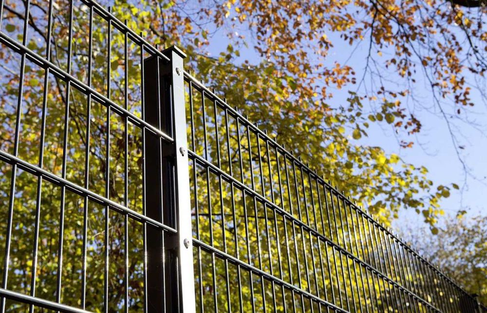 Garduri si porti stil jaluzea, sipca metalica, tabla cutata